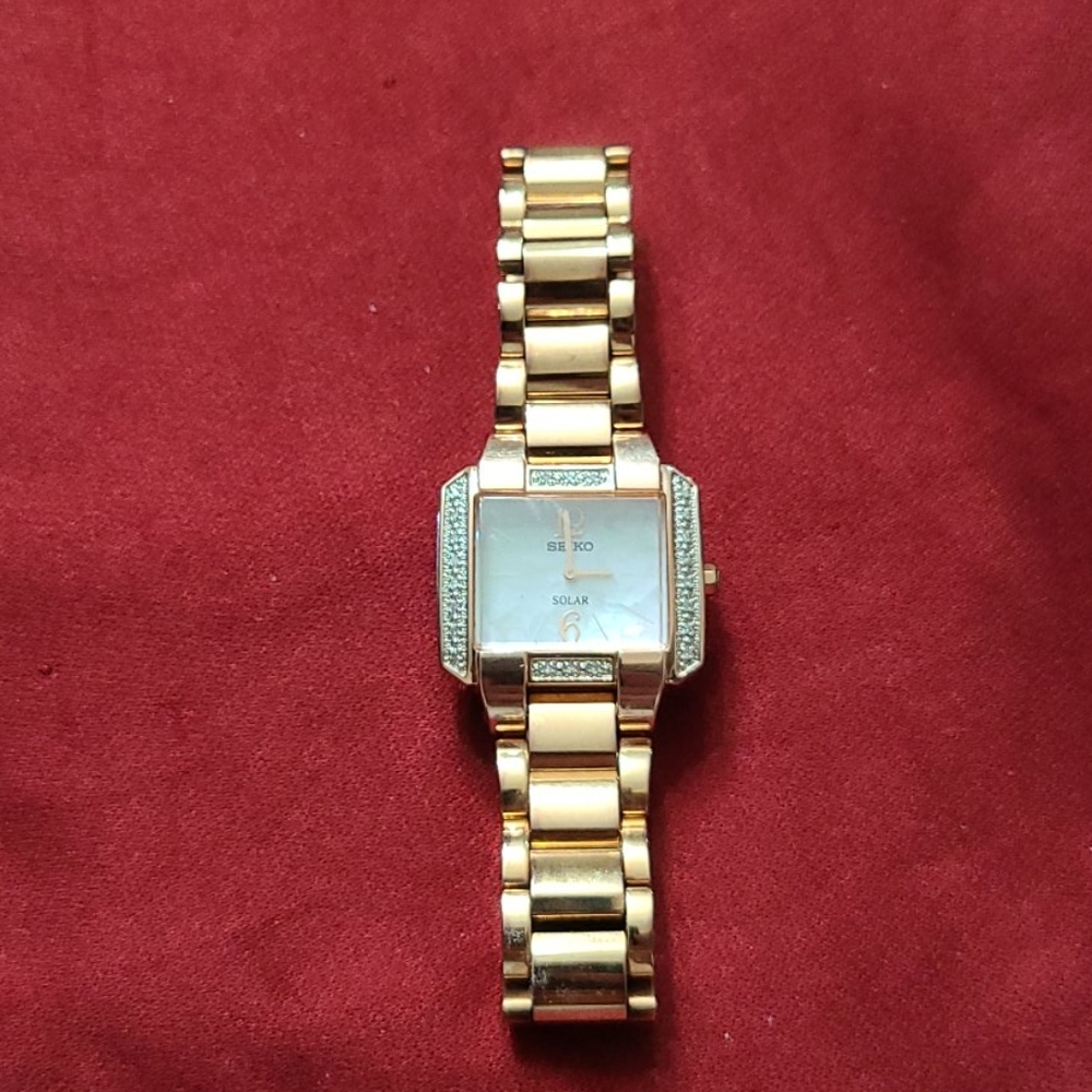 Genuine Seiko watch solar powered?